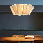lampe suspendue tissu beige clair moderne élégante pendentif chaîne métallique flux lumineux 2000 82000