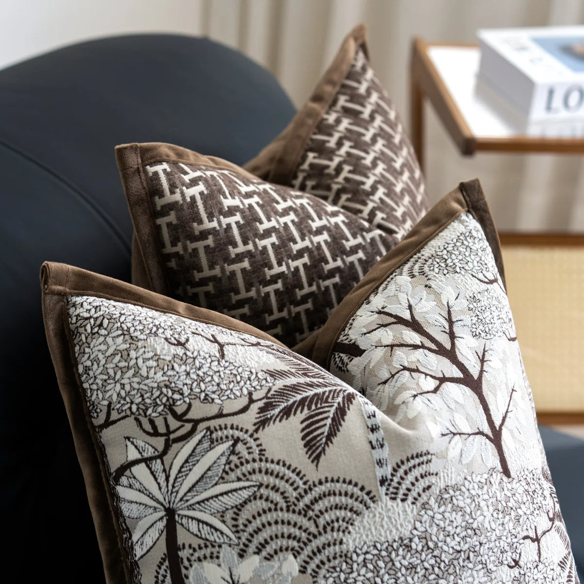 housse coussin géométrique marron nordique velours moderne décoration intérieure pliée automobile