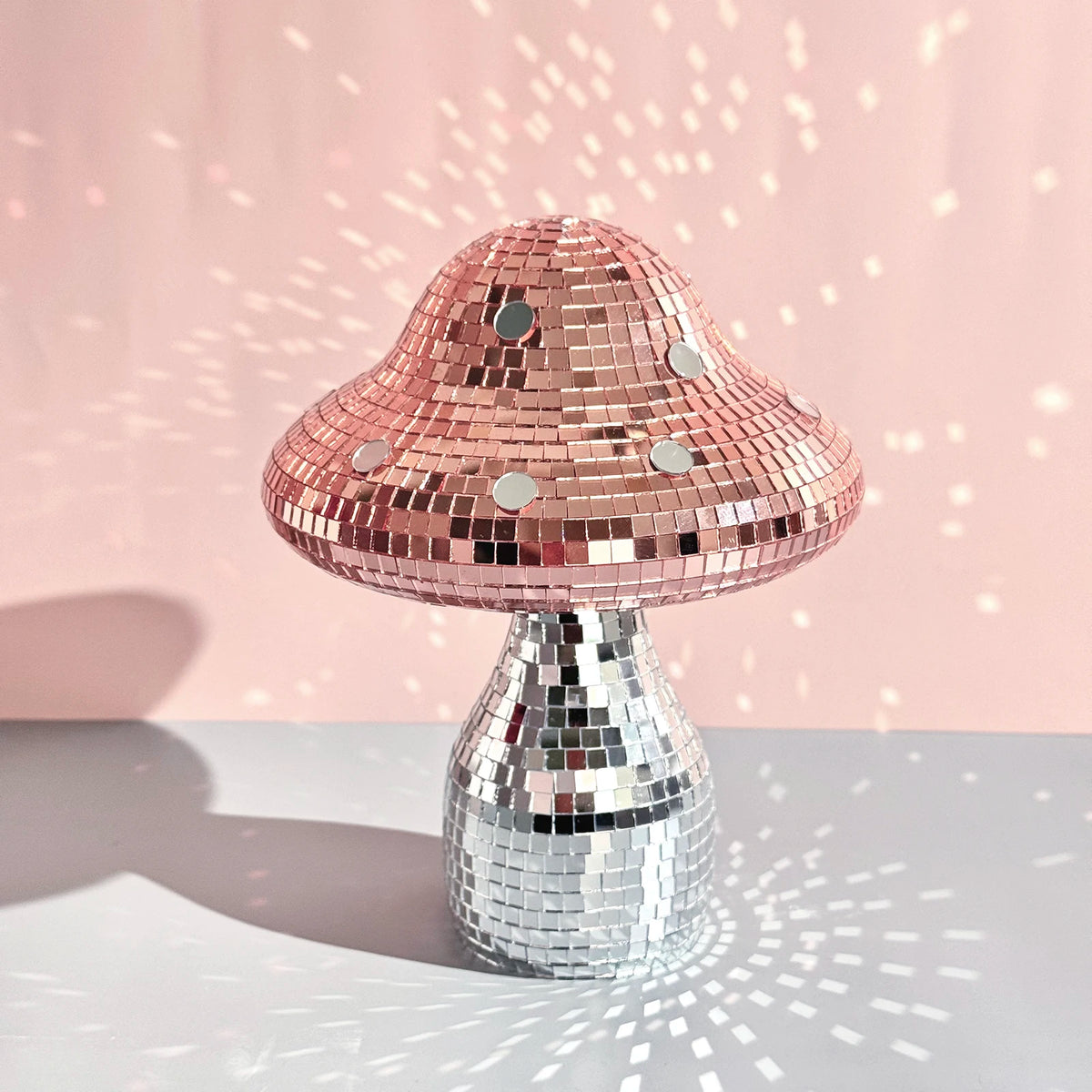 décoration moderne boule champignon rouge or argent mosaïque petite miroir disco salon chambre