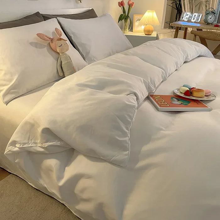 Housse de couette blanche douce et respirante sur un lit
