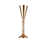 vases dorés classiques ornements floraux fleurs artificielles table mariage romantique