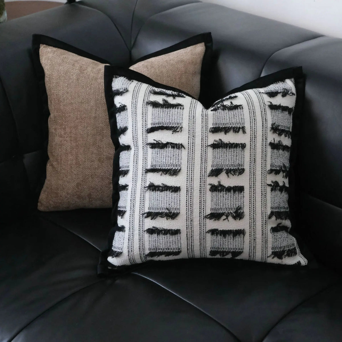 coussin moderne motif rayures beige bordure noire poly coton 45x45cm décoration intérieure sans rembourrage