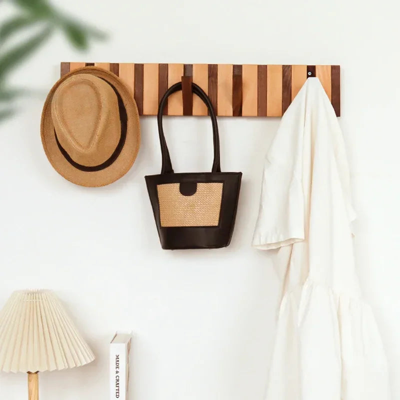 porte sacs mural moderne bois naturel crochets lampe livre minimaliste adhésif