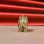 statuette éléphant bronze doré décoration florale motifs géométriques texture rugueuse traditionnel asiatique ornement métallique