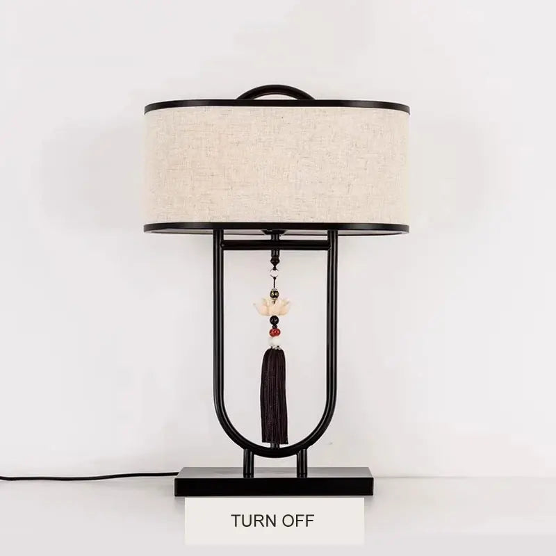 lampe table tissu texturé moderne asiatique pompon abatjour opaque métal noir