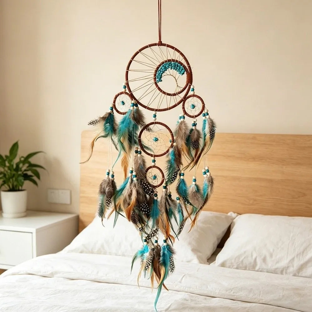 décoration murale attrape rêves boho chic plumes colorées textiles marron bleu gris
