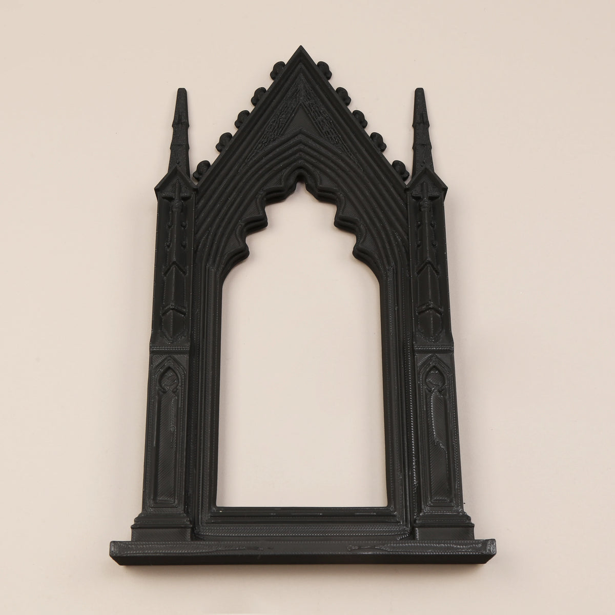 miroir gothique noir orné pointes décoration murale foncé sculpté