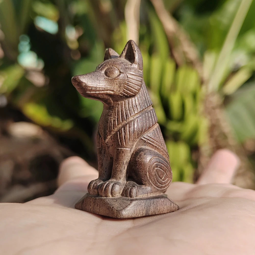 statuette bois loup gravure art traditionnel décoration maison anniversaire pendaison crémaillère cadeau
