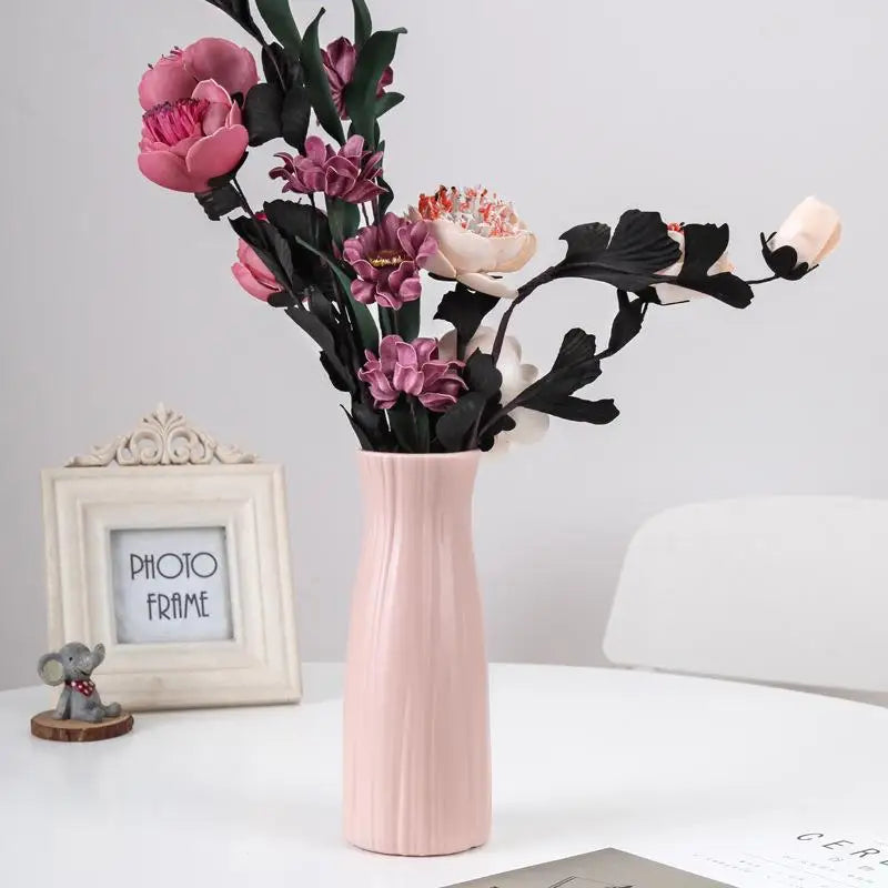 vase moderne rose pâle bleu clair blanc rayures verticales opacité décoration intérieure floral composition