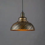 lampe suspendue industrielle rétro noir texture métallique striée salon chambrehôtel