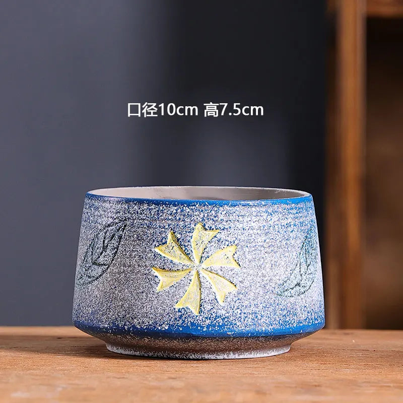cache pot céramique artisanal méditerranéen couleurs vives motifs texturés plante verte intérieur moderne