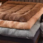 coussin sol épais gris bleu marron moderne confortable peluche oreiller blanc decoration