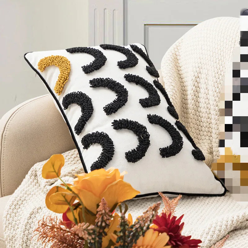 coussin carré rectangulaire beige motifs géométriques dorés pompons chambre salon déco