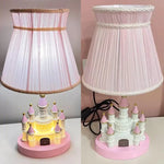 Lampe de chevet rose avec abat-jour argenté