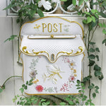 boîte lettres murale métal rose clair fleurs oiseaux vintage romantique motifs floraux doré postextérieur