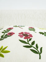 housse coussin brodée fleurs colorées rose bleu vert tissu polyester traditionnel adhésif salon chambre