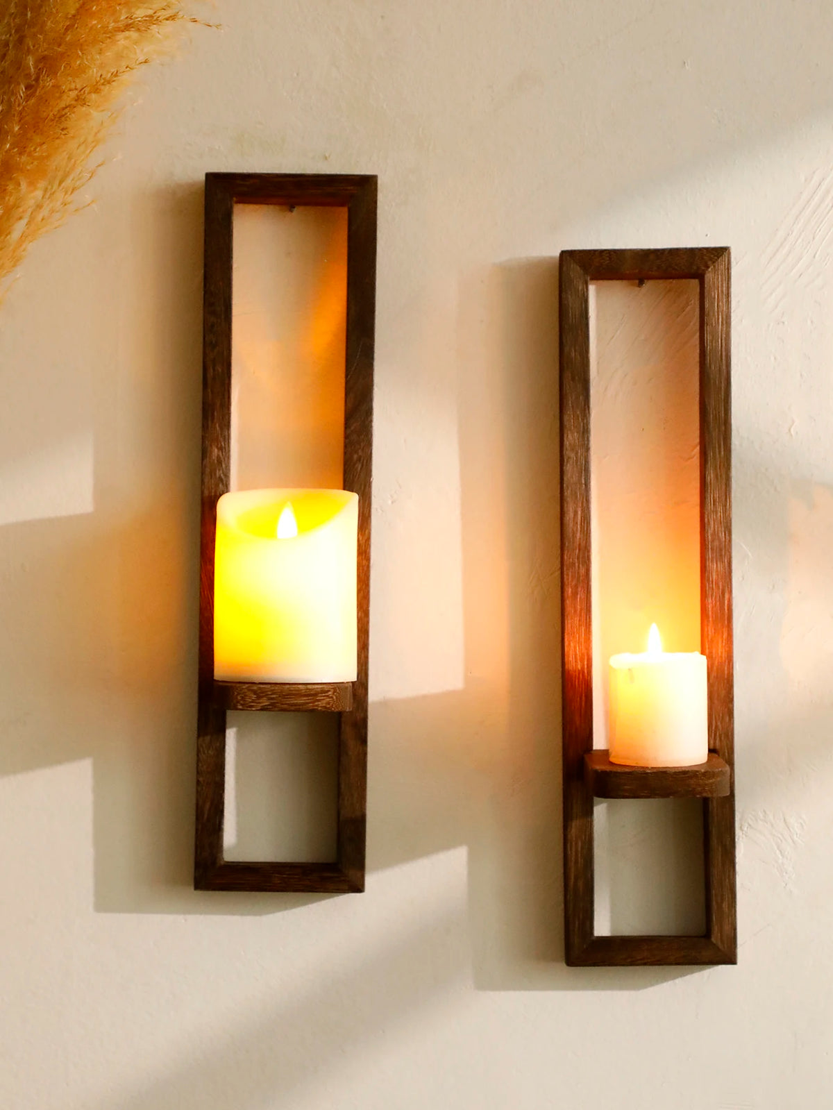 appliques murales bois marron bougeoirs modernes deco chambre salon vertical minimaliste rustique