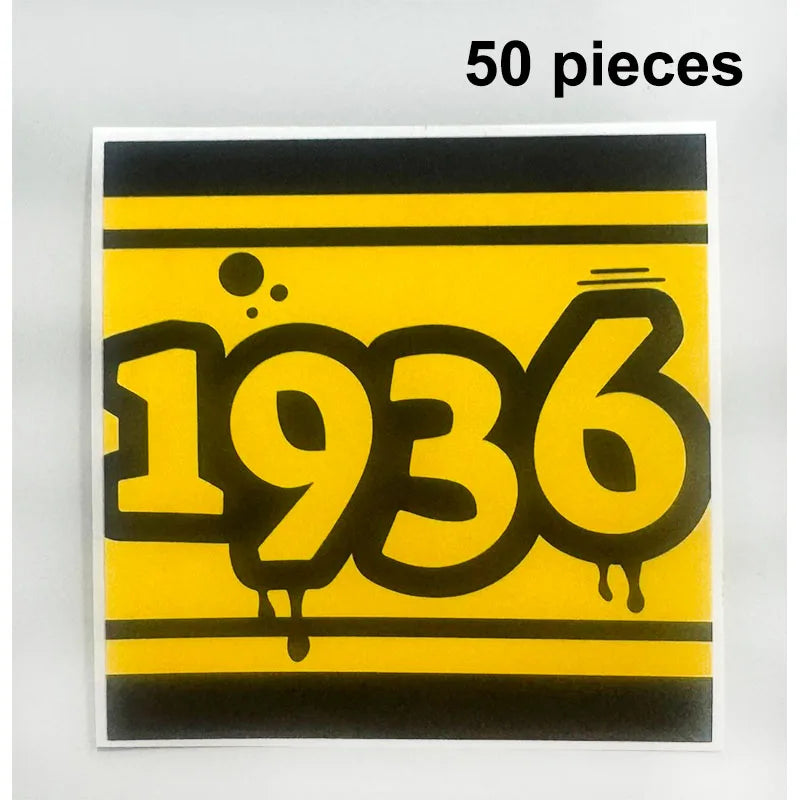 stickers pop art jaune noir blanc avion personnages hébreu logo familia depuis 2005 mur