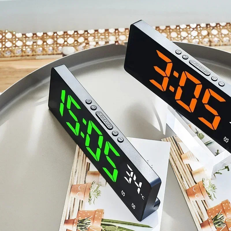 horloge numérique alarme température noir vert blanc rouge moderne minimalisteécran led boutons contrôle