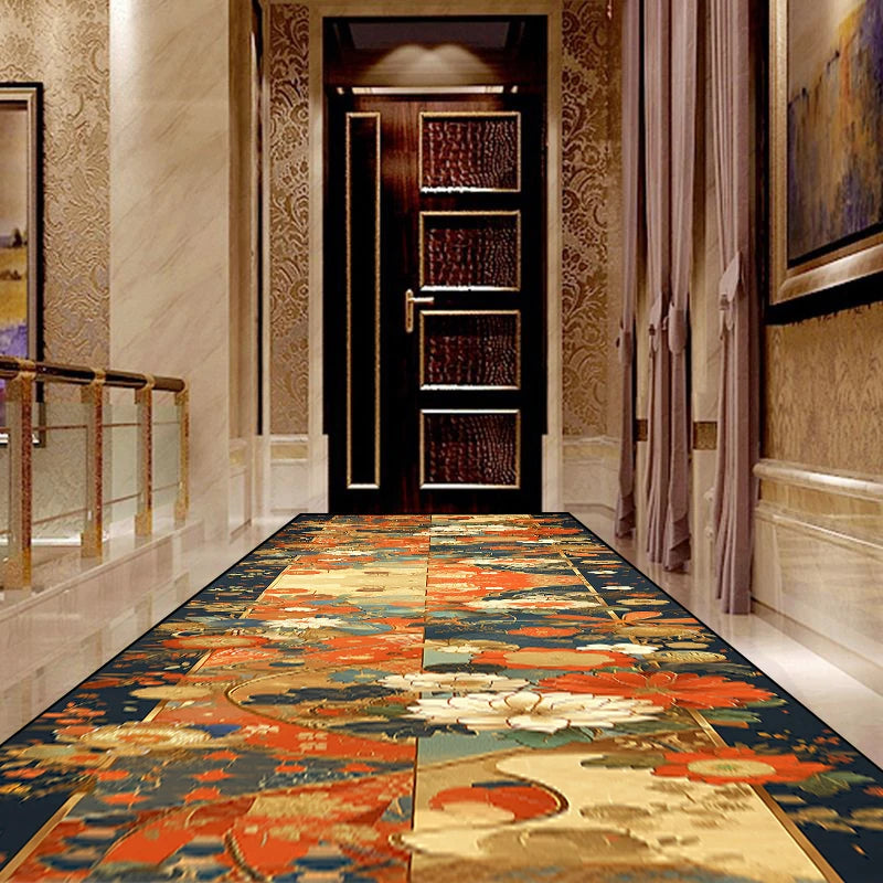 Un couloir élégant doté d'un sol carrelé décoré de motifs abstraits aux tons chauds et vibrants, créant une ambiance harmonieuse et accueillante.