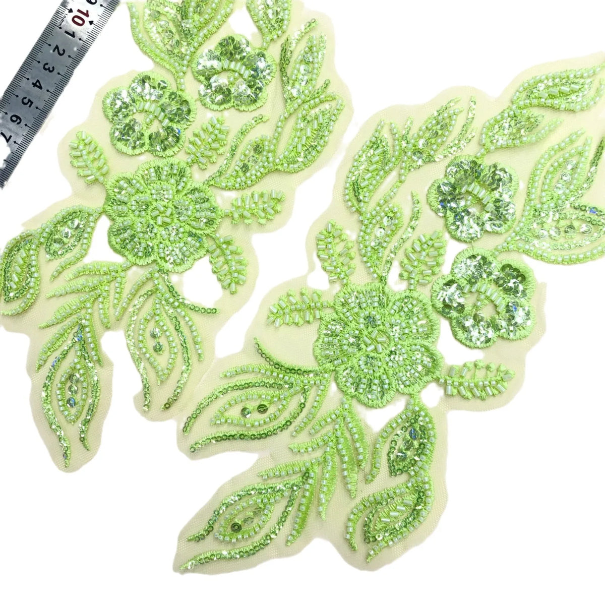appliques textiles brodées fleurs sequins bleu clair vert rose blanc décoratives vêtements occasion party