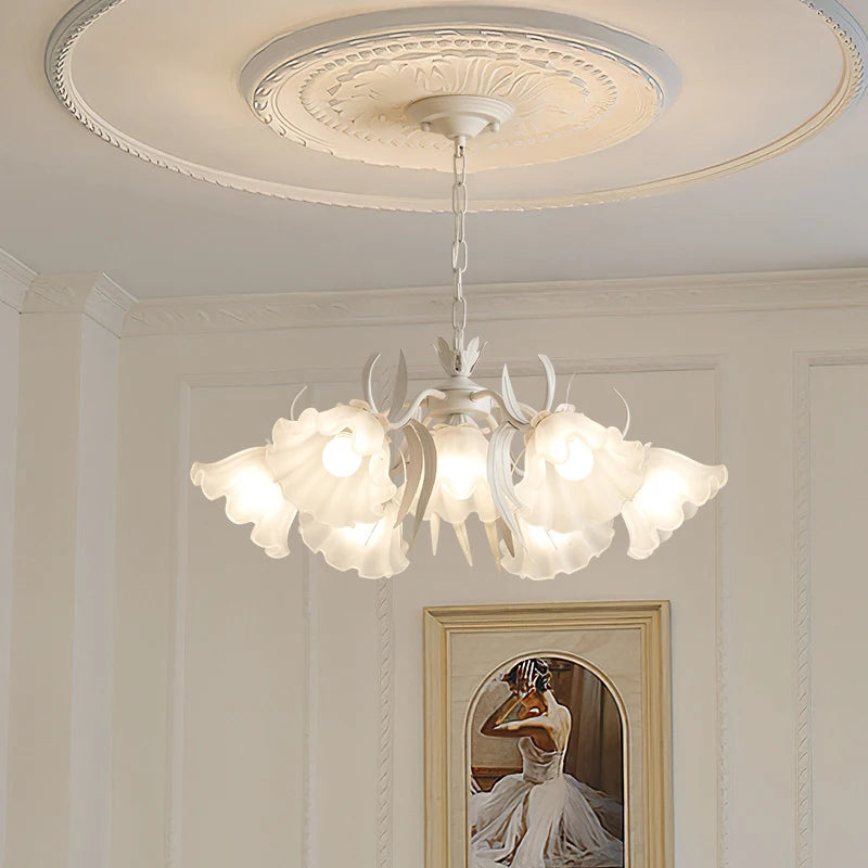 lampe suspendue fleur blanche classique romantique translucide chaines ampoules