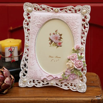 cadre photo résine motif floral vintage rose blanche feuille verte fixation decoration chambre mariage