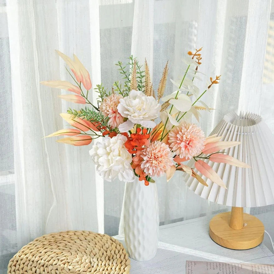 bouquet fleurs artificielles soie roses blanches hortensia decoration moderne intérieur tables vases mariage occasions