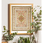 tapis ornements floraux motifs géométriques artisanal traditionnel couleur vert rouge beige blanc cadre bois
