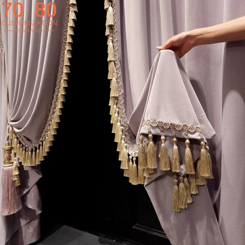 rideau gris clair broderie dorée franges classique opacité maison