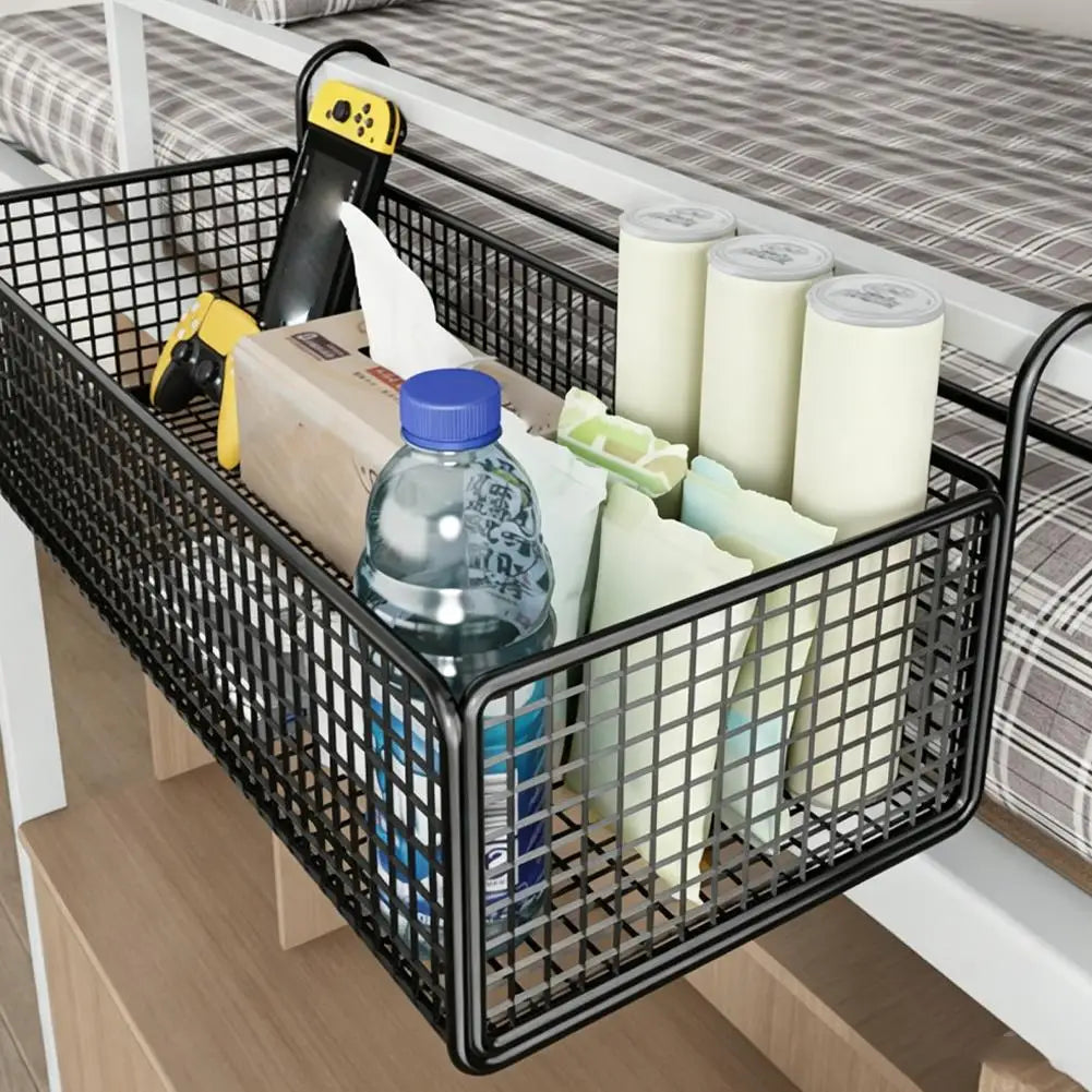 panier suspendu métal grille noir blanc moderne utilitaire rangement chevet bouteille d'eau mouchoirs tissues