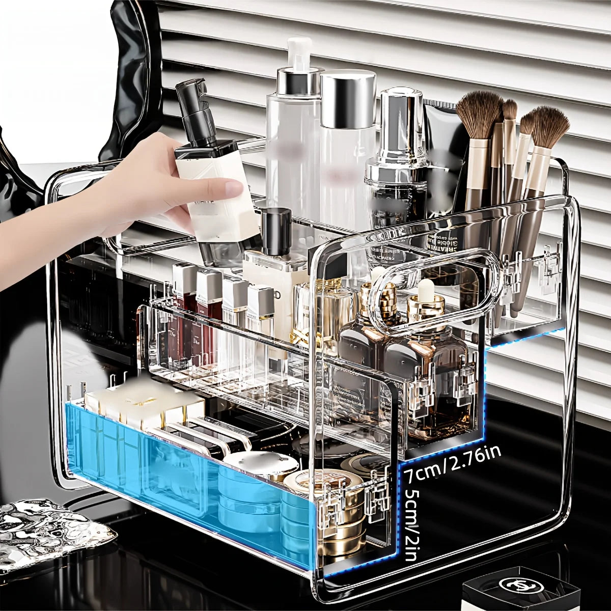 rangement cosmétique moderne transparent boîtes organisation maquillage pinceaux bouteilles minimalistes rechargeables poignées