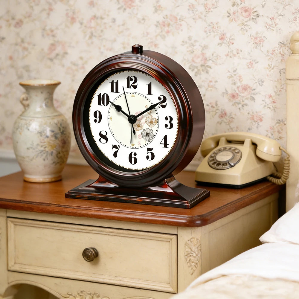 horloge table quartz aiguille classique noir blanc chiffres romains cadre bois opaque chambre salon