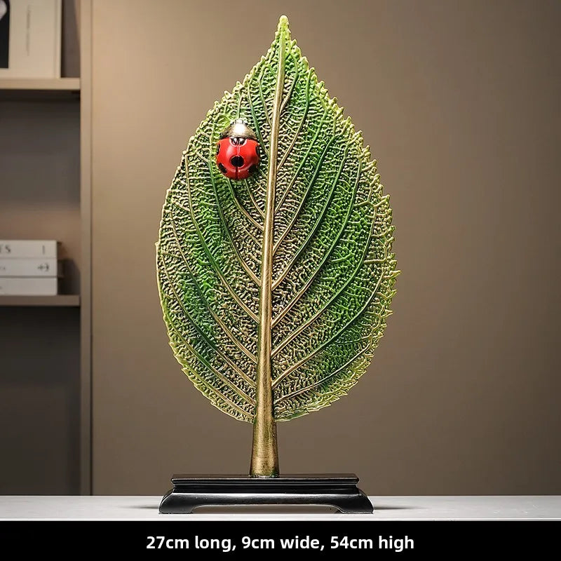 ornement résine feuille coccinelle verte rouge moderne sculpture semi translucide étagère salon decoration