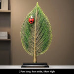 ornement résine feuille coccinelle verte rouge moderne sculpture semi translucide étagère salon decoration