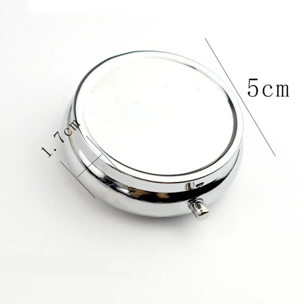 boîte pilules réutilisable moderne argentée compartiments organisation médicaments voyage étanche respectueuse environnement