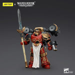 figurine articulée rouge épée ornementation fine base transparente fantastique warhammer blood angels