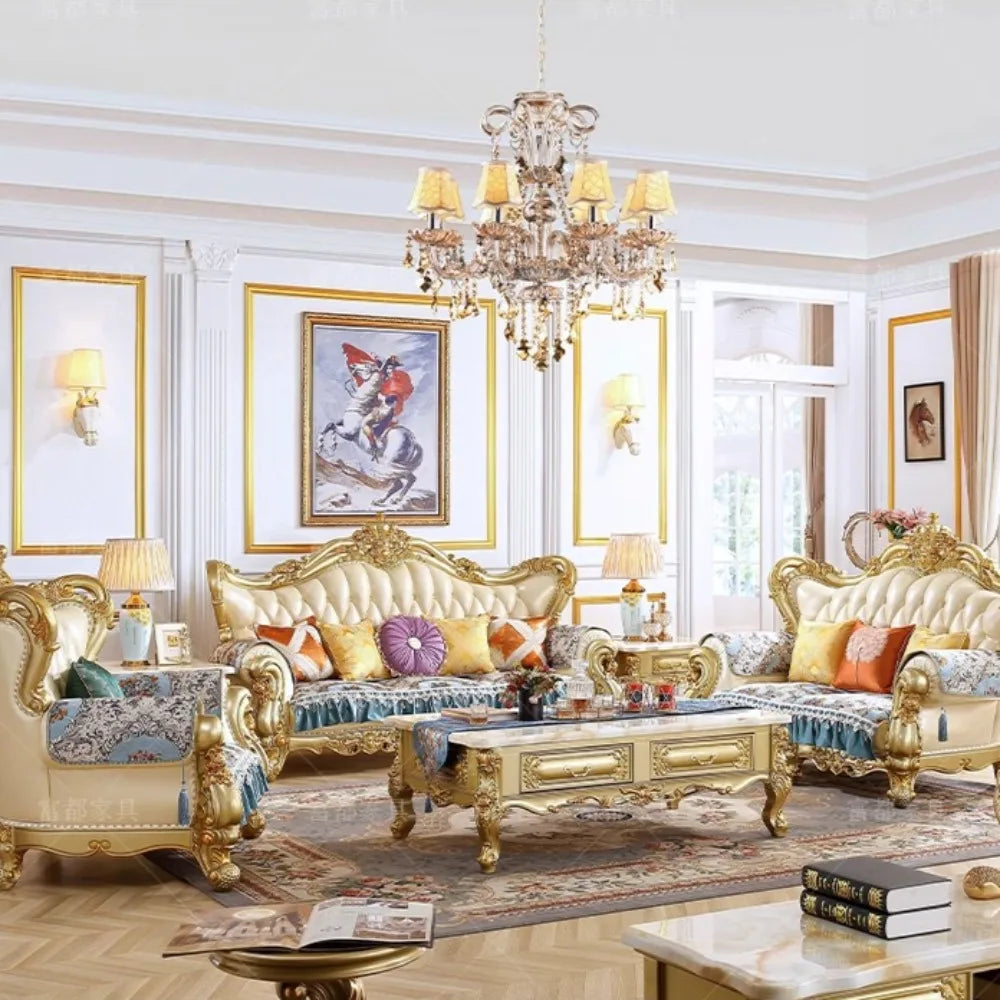 canapé beige cuir ornements dorés coussins décoratifs salon classique baroque modernes