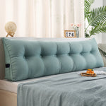 Oreiller de tête de lit lavable en chenille douce blanc sur un lit