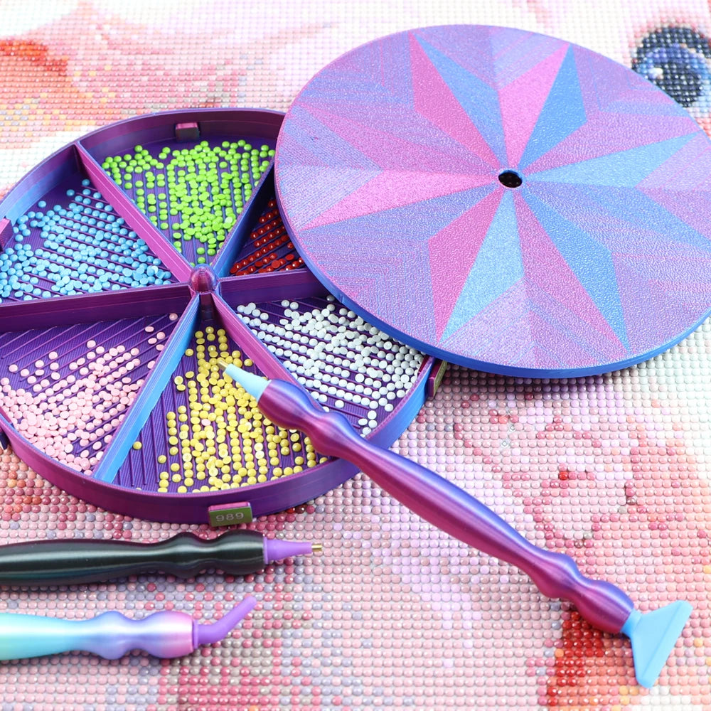 palette broderie moderne six compartiments pinceau brosse multicolores violet bleu rose