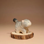 statue moderne chat marron clair bois sculpté décoration intérieure minimaliste aspect géométrique