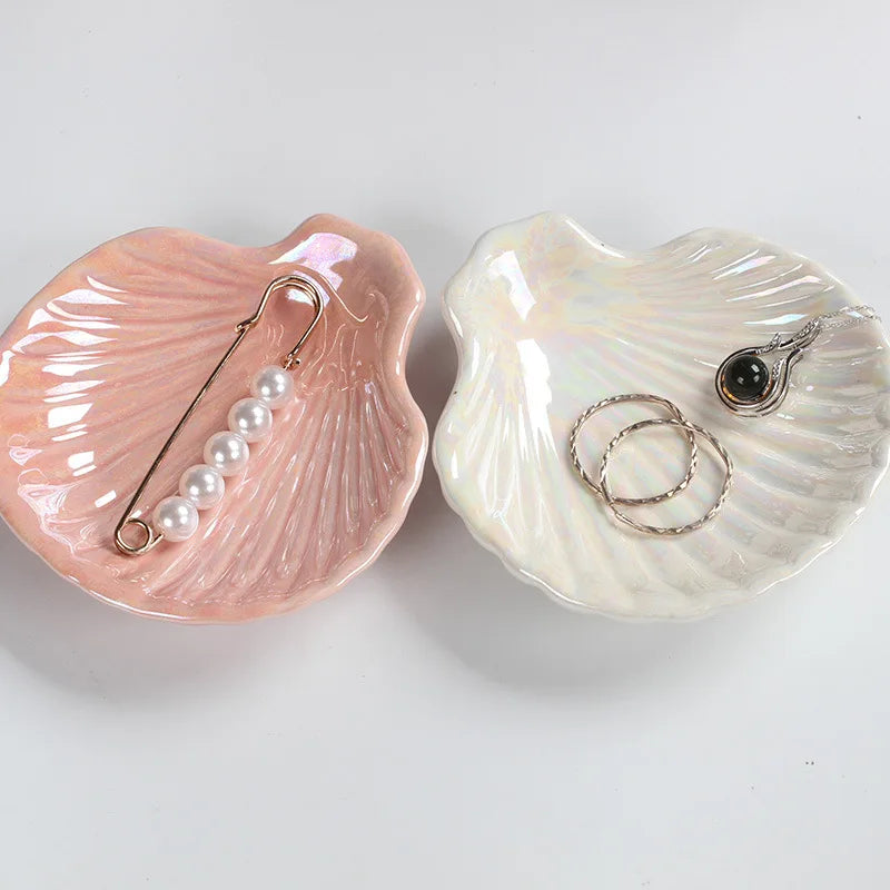 assiettes bijoux coquillage irisé moderne élégantes rose blanc décoration maison plateau