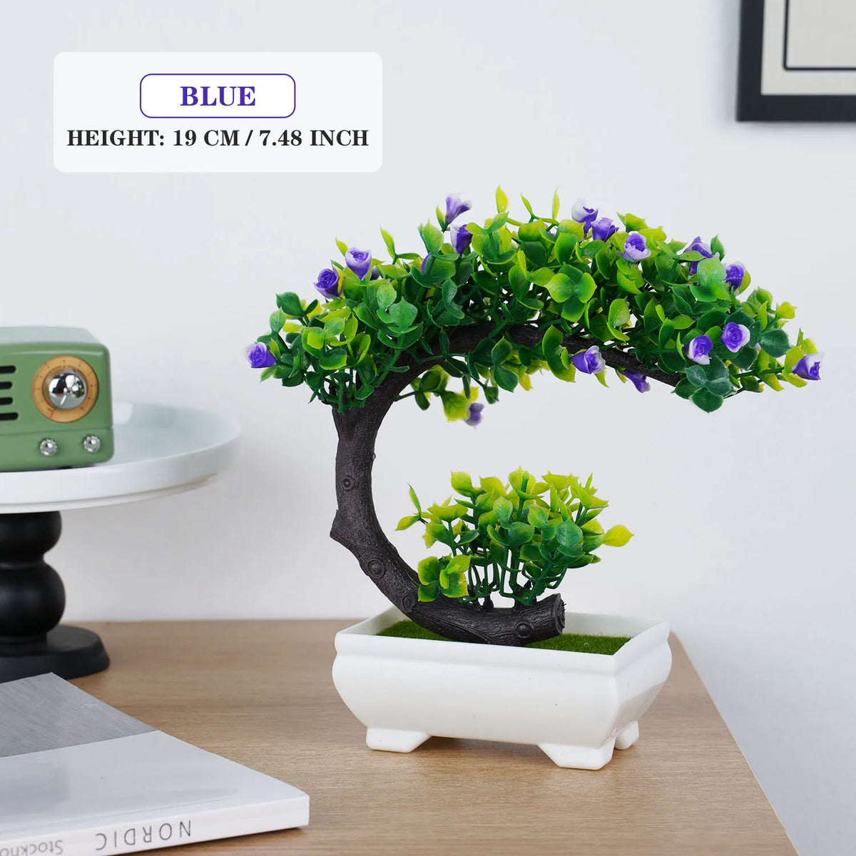 décoration intérieure bonsaï artificiel vert violet orange noir pot blanc mousse verte classique table