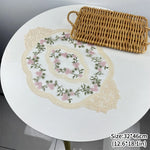 serviettes table vintage broderie florale dentelle rose blanc vert