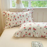 coussin floral vintage coton beige rose vert bleu bordure frisée lit maison