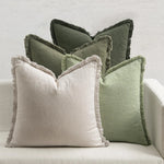 coussins décoratifs bohèmes lin texturé franges blanc cassé vert olive gris