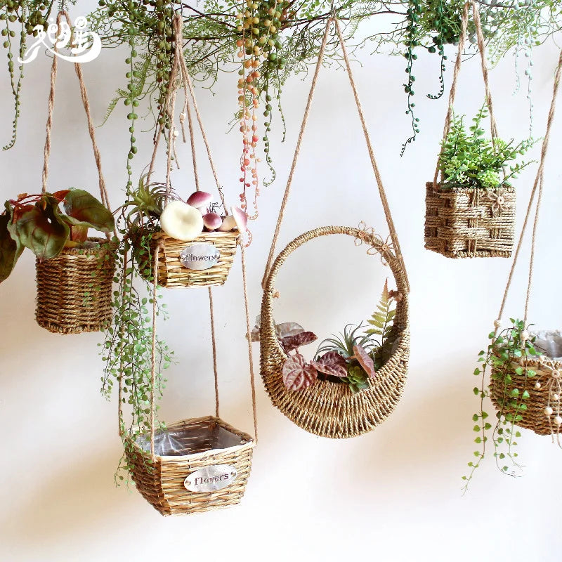paniers suspendus rustiques tissés osier naturel plantes vertes decoration maison pastoral cordelette