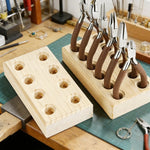 rangements outils bois pinces ciseaux texturés industriel utilitaire multifonctionnel fixations différentes