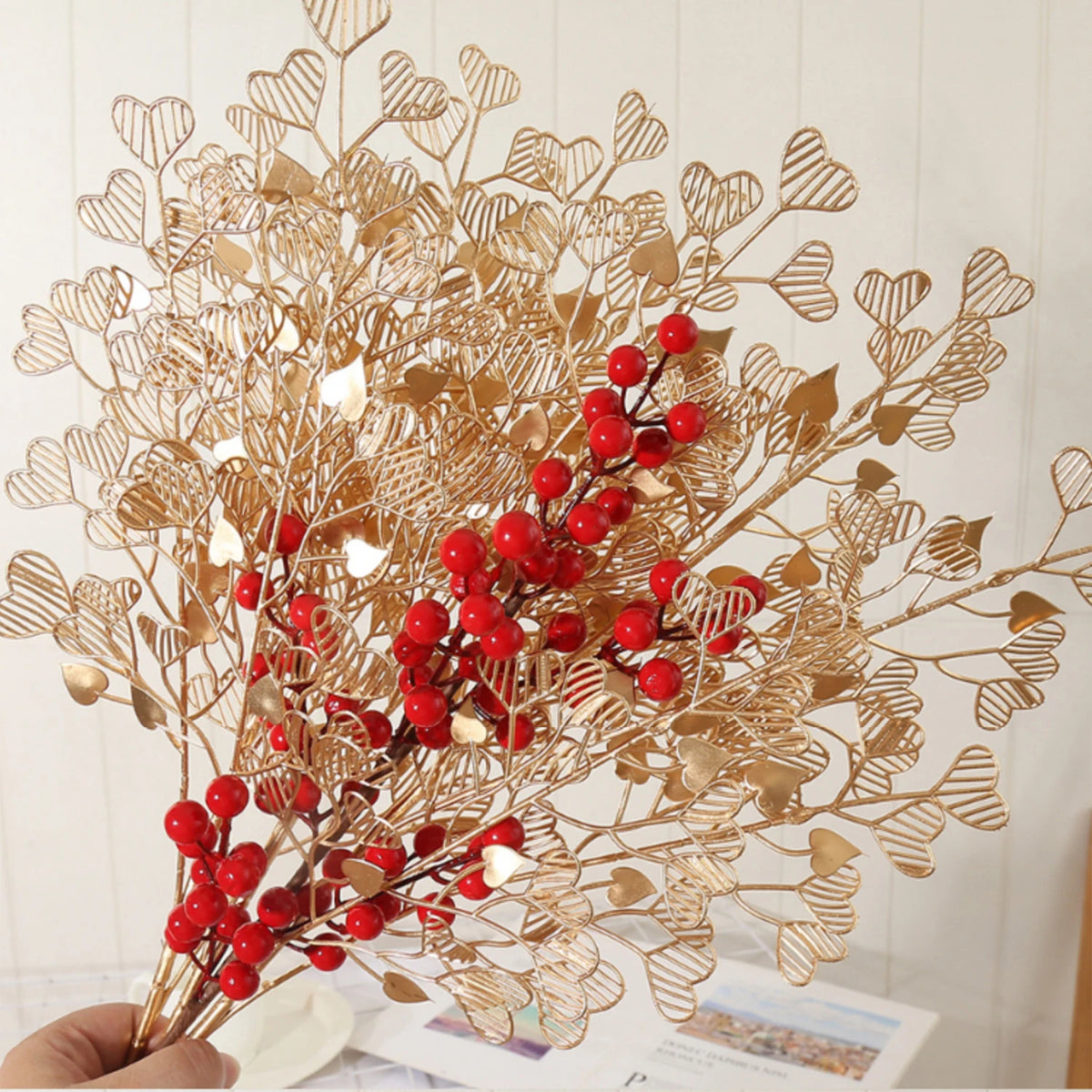 bouquet artificiel moderne feuilles coeurs or rouge décoration élégante intérieur extérieur noël mariage