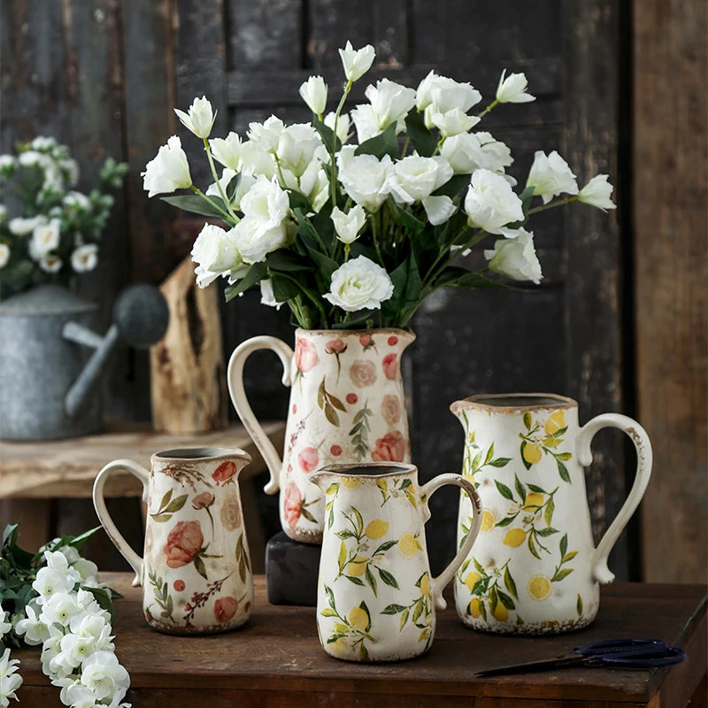 Pot fleurs vintage céramique blanc jaune vert rose beige poignée fleurs roses marguerites citrons